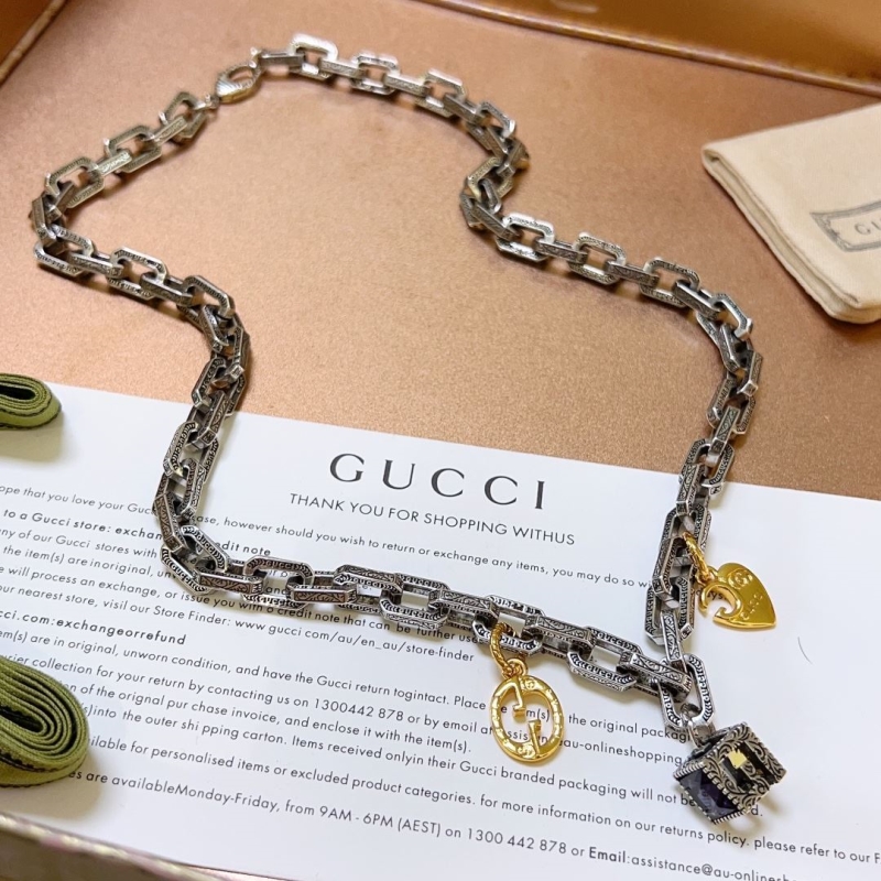 G*u*i necklaces